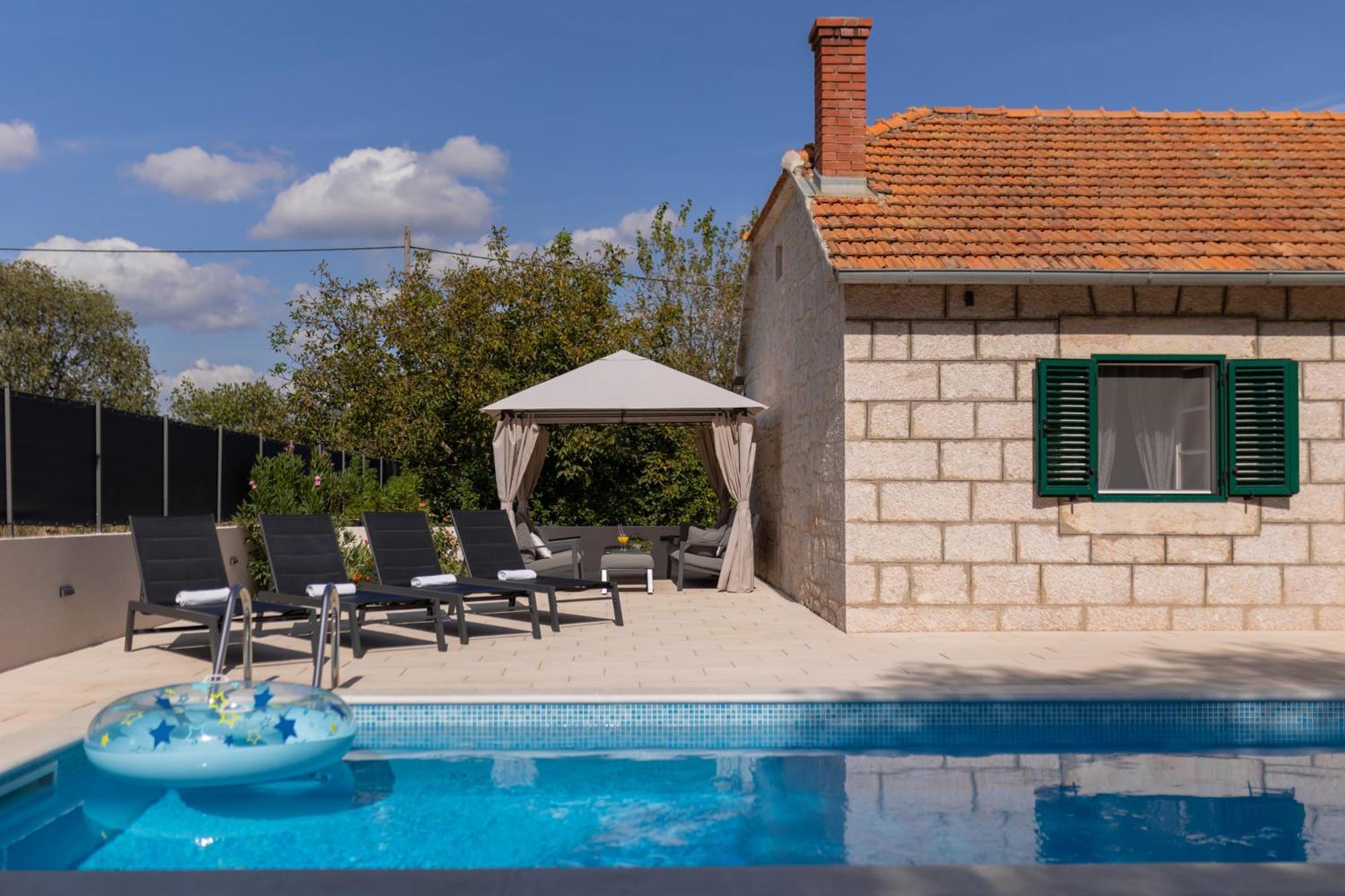 Experience Village Life - Jokini Dvori With Private Pool Pakovo Selo المظهر الخارجي الصورة