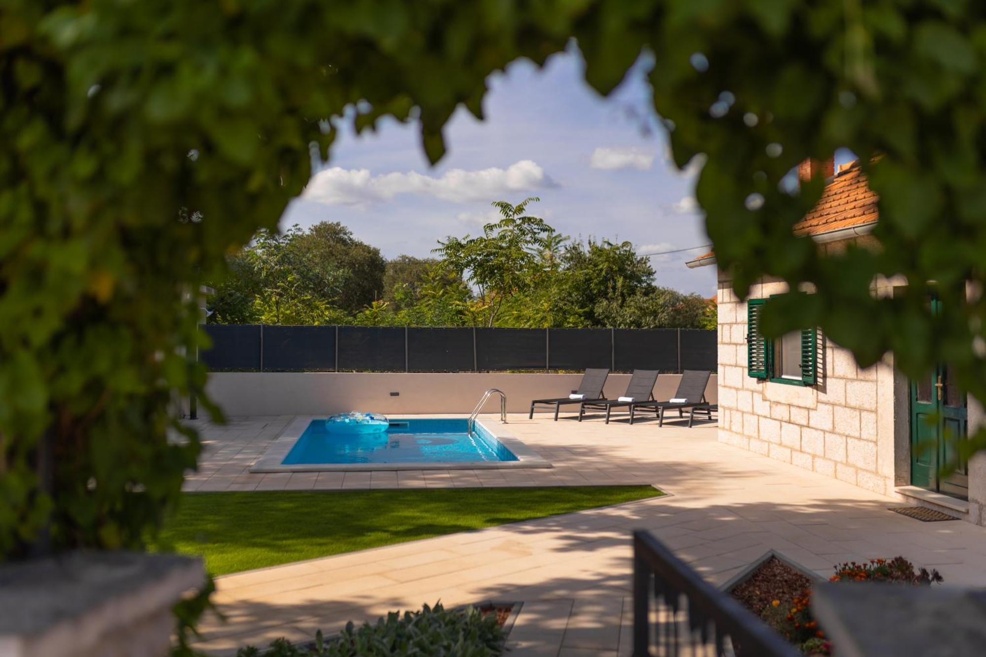 Experience Village Life - Jokini Dvori With Private Pool Pakovo Selo المظهر الخارجي الصورة